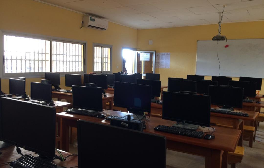 Vue de la salle informatique 6